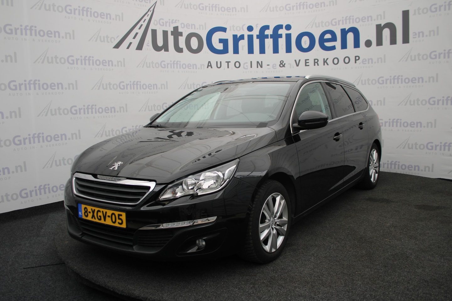 Peugeot 308 SW - 1.2 e-THP Blue Lease Executive met trekhaak en panoramadak - AutoWereld.nl