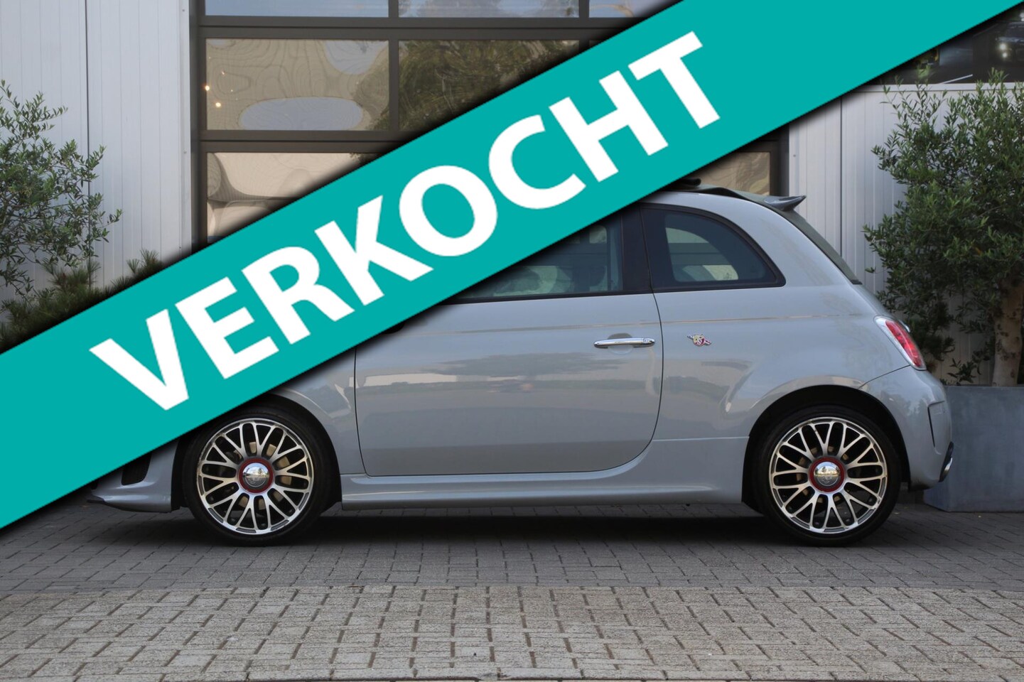 Abarth 500 - C 1.4 T-Jet Scorpione - ALCANTARA - AUX/USB - 17INCH - PDC - GRICIO - AutoWereld.nl