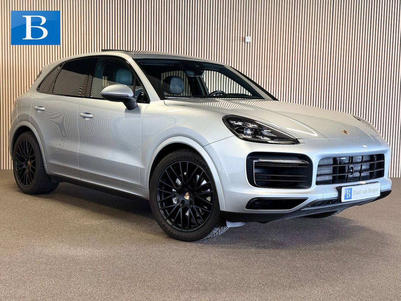Porsche Cayenne - 3.0 E-Hybrid SPORT DESIGN-PANO-SPORT CHRONO-14 VOUDIG-VIERWIELBESTURING-HEAD-UP-ZEER COMPL - AutoWereld.nl