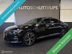 Volkswagen Passat - 1.4 TSI GTE Connected Series Plus PANO / LED / ERGOSTOEL / NAVI / CRUISE / PDC / KEYLESS /