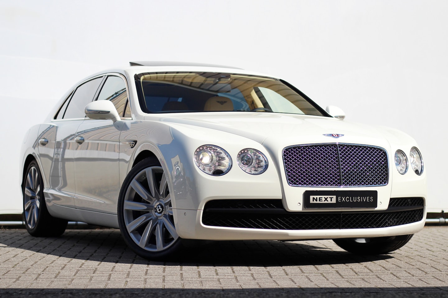 Bentley Flying Spur - 4.0 V8 | BTW | Pano | Massage | Ventilatie | Memory - AutoWereld.nl