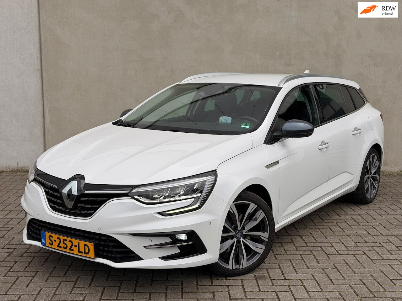 Renault Mégane E-Tech - Estate 1.6 18'' R.S. Leder Trekh BOSE HUD Edition One Plug-In Hybrid 160 - AutoWereld.nl