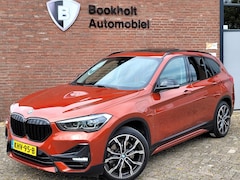 BMW X1 - XDrive25e Pano, HUD, Cam, Trekhaak, Keyless (Sunset Orange Metallic)