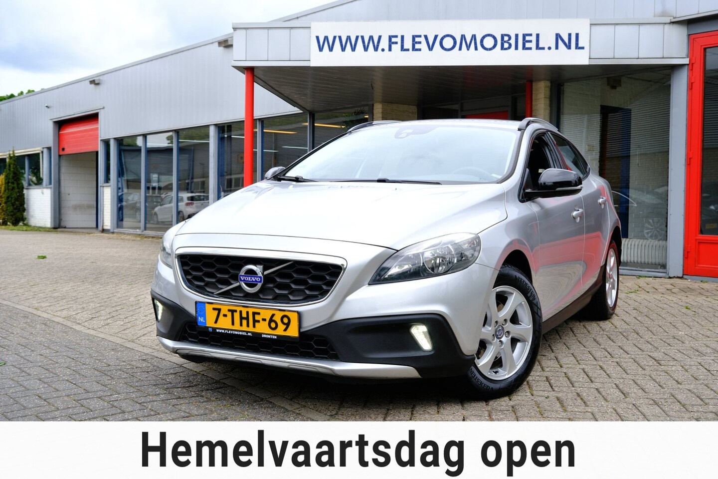 Volvo V40 Cross Country - 1.6 T4 180pk Momentum Aut. Navi|Clima|LMV - AutoWereld.nl