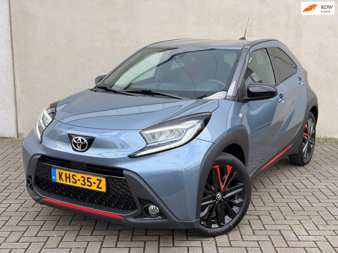 Toyota Aygo X - 1.0 VVT-i S-CVT Undercover JBL Navi Leder 18'' ACC Clima Keyless - AutoWereld.nl