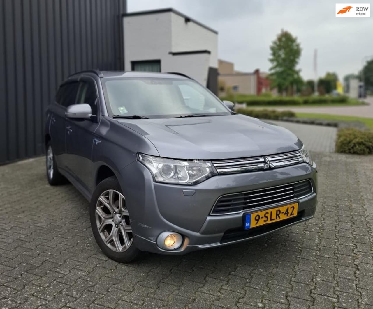 Mitsubishi Outlander - 2.0 PHEV instyle 2.0 PHEV Instyle - AutoWereld.nl