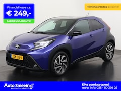 Toyota Aygo X - 1.0 VVT-i MT Play Two-Tone | Stoelverwarming | Camera | Adaptief Cruise | Zondag Open