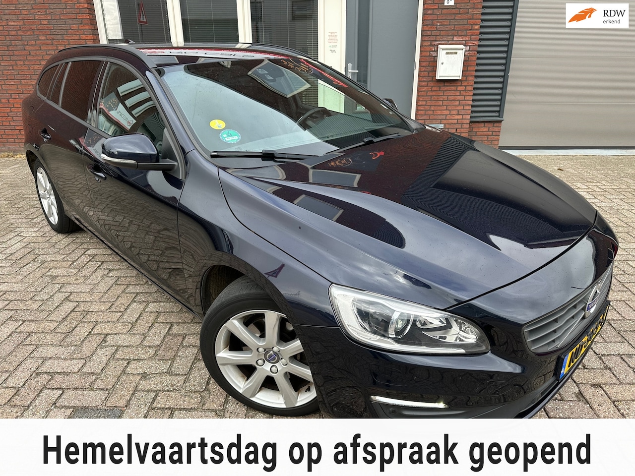 Volvo V60 - 2.0 D3 Summum / Navi / PDC / Clima / Stoelverwarming - AutoWereld.nl