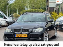 BMW 3-serie Touring - 320i High Executive | Panoramadak | Leder | Parkeersensoren | 18 inch | Trekhaak | Cruise