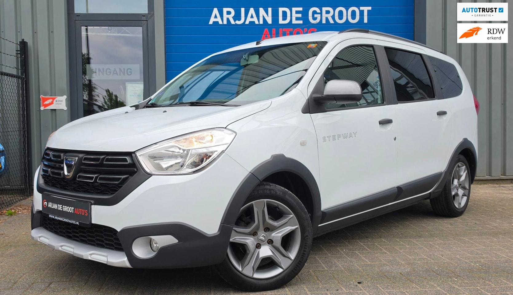 Dacia Lodgy - 1.6 Stepway 7 Persoons Airco Navi Cruise 2019 PDC - AutoWereld.nl