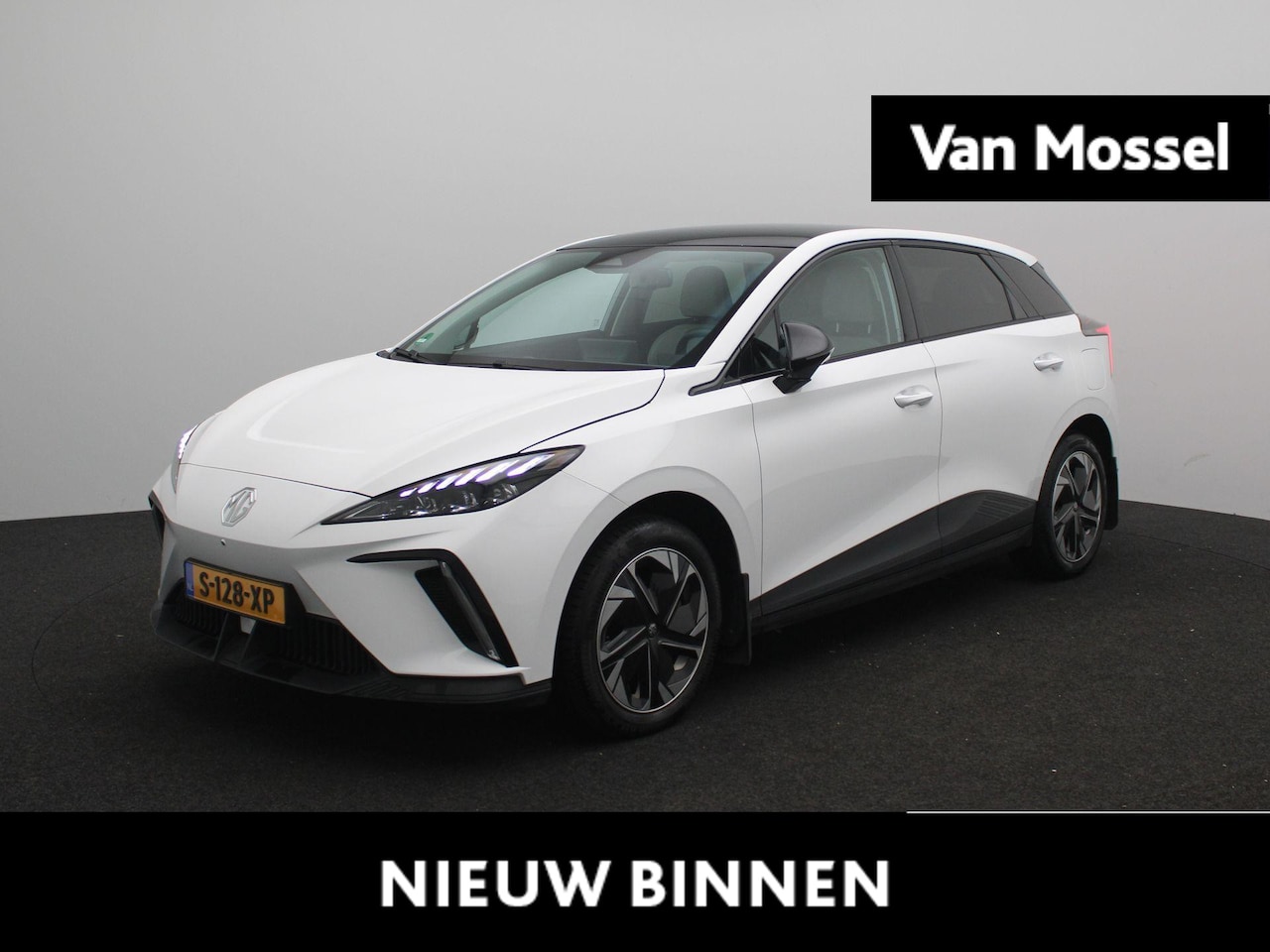 MG MG4 Electric - Luxury 64 kWh | Apple Carplay/Android Auto | Achteruitrijcamera | Stoelverwarming | - AutoWereld.nl