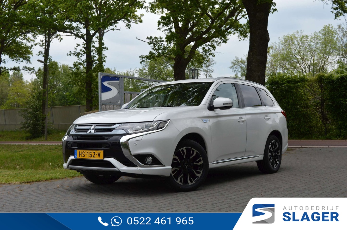 Mitsubishi Outlander - 2.0 PHEV Executive Edition | Trekhaak | Camera | Navi - AutoWereld.nl