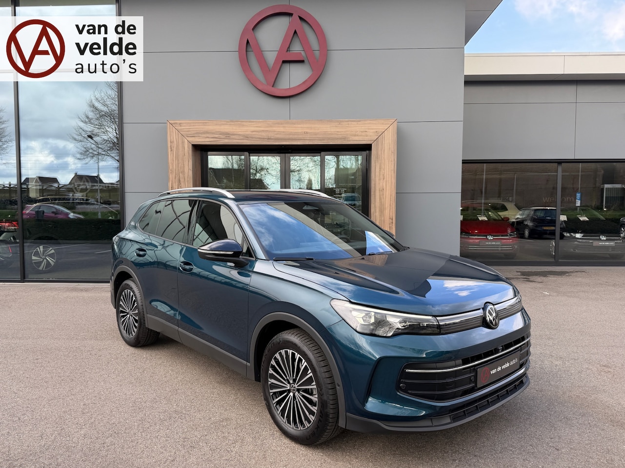 Volkswagen Tiguan - 1.5 eTSI 150pk DSG GOAL | Trekhaak | 360 Camera | IQ light | Dode hoek | Elek. Achterklep - AutoWereld.nl