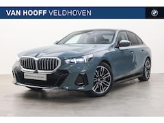 BMW 5-serie - 550e xDrive M Sport Automaat / Panoramadak / Achteruitrijcamera / Adaptieve LED / Harman-K