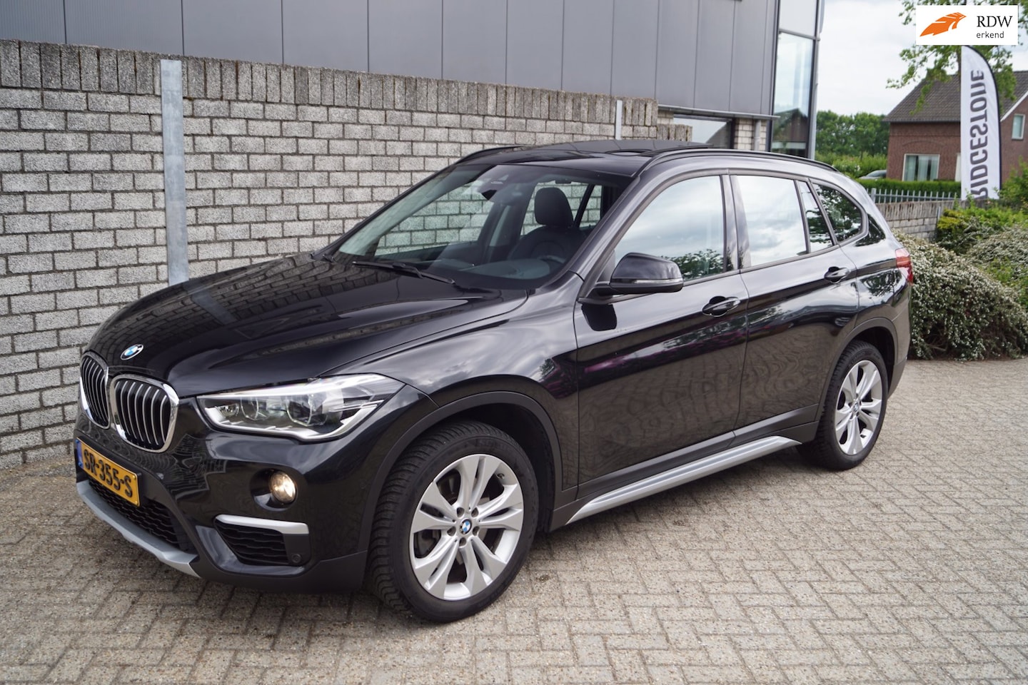 BMW X1 - XDrive20i High Executive Autom Panodak Leder Sportst Stoelverw Navi Head-Up Clima Cruise 2 - AutoWereld.nl