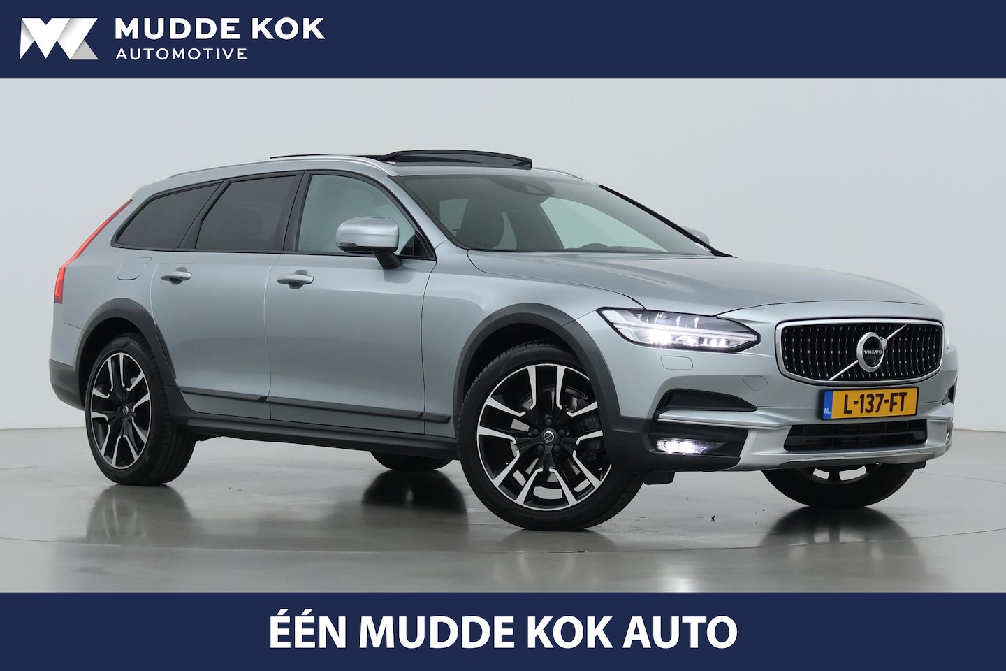 Volvo V90 Cross Country - T5 AWD Pro | Bowers&Wilkins | Luchtvering Achter | Trekhaak | Panoramadak | 360° Camera - AutoWereld.nl