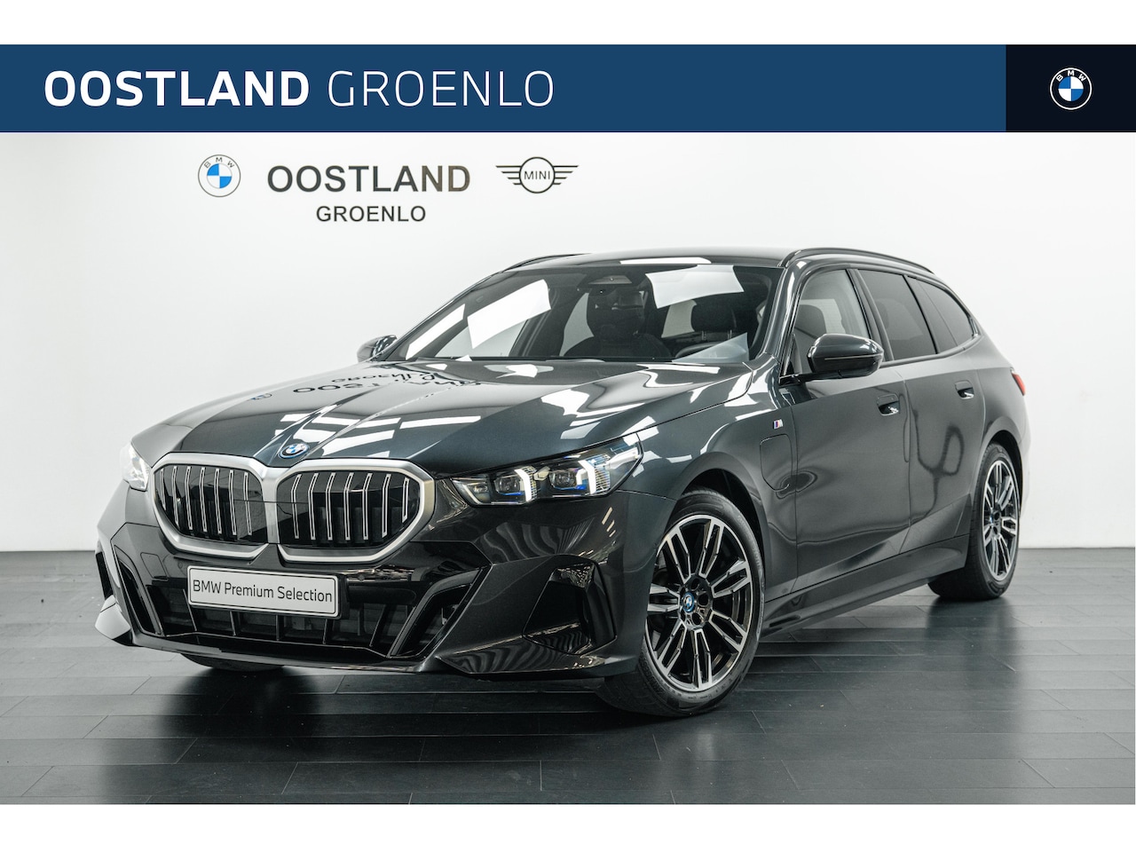 BMW 5-serie Touring - 530e M Sport Automaat / Trekhaak / Panoramadak / Achteruitrijcamera / Adaptieve LED / M Sp - AutoWereld.nl