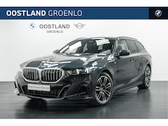 BMW 5-serie Touring - 530e M Sport Automaat / Trekhaak / Panoramadak / Achteruitrijcamera / Adaptieve LED / M Sp