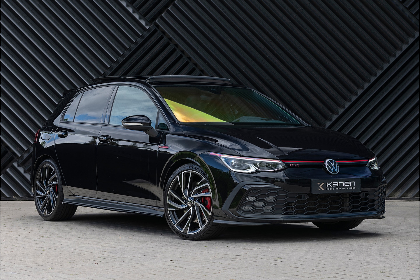 Volkswagen Golf - 2.0 TSI GTI ACC Pano IQ Light HarmanK Ambient Head Up Keyless - AutoWereld.nl