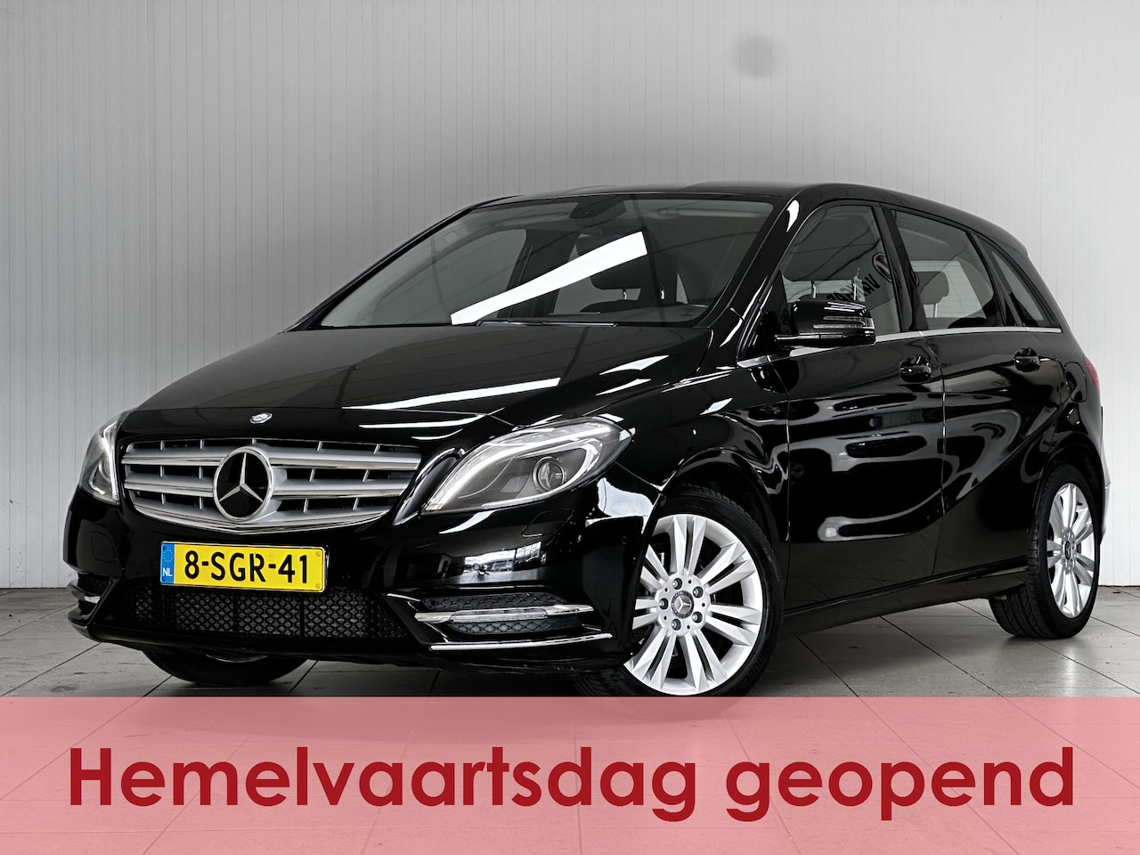 Mercedes-Benz B-klasse - 180 Ambition/ Automaat!/ Bi-Xenon/ 17''LMV/ Trekhaak/ Clima/ Navi/ Cruise/ Bluetooth/ Mult - AutoWereld.nl