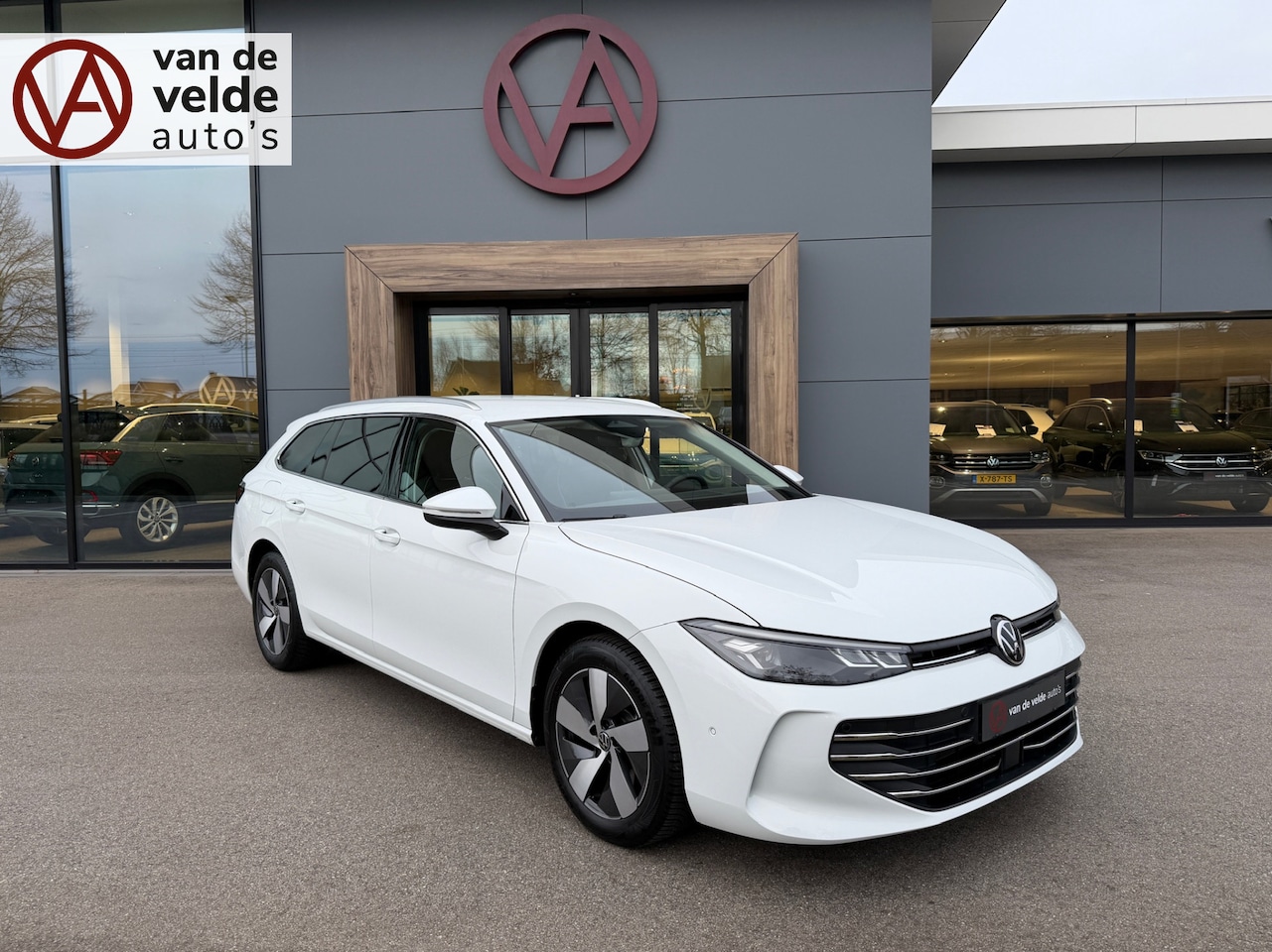 Volkswagen Passat Variant - 1.5 eHybrid Business | Dode hoek | Camera | Trekhaak | Head-up | Rijklaar incl. 1 jaar Bov - AutoWereld.nl
