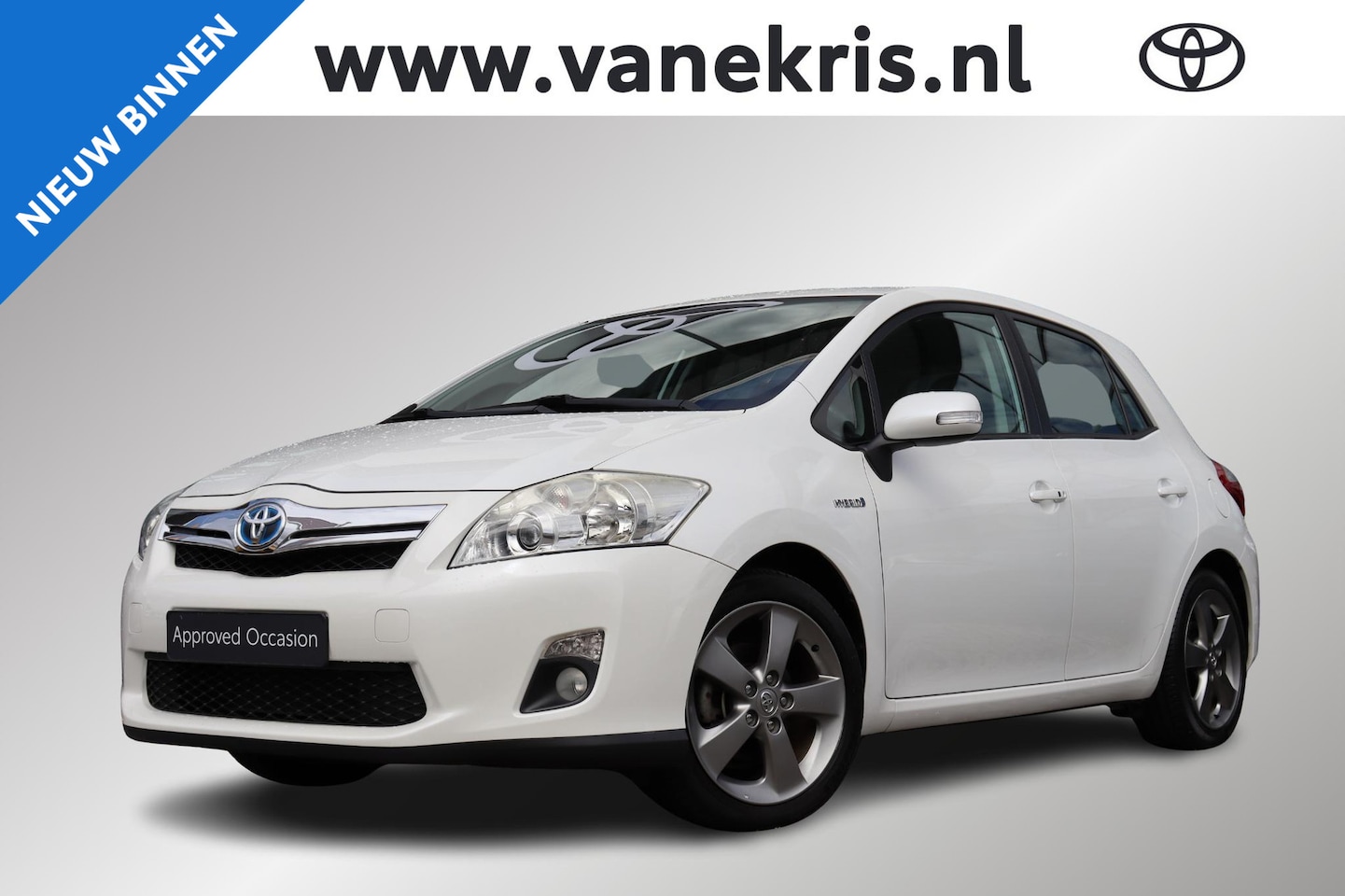 Toyota Auris - 1.8 Full Hybrid Dynamic Business 1.8 Full Hybrid Dynamic Business, Parkeersensoren, Trekhaak, Cruise control, 17" LM Velgen - AutoWereld.nl