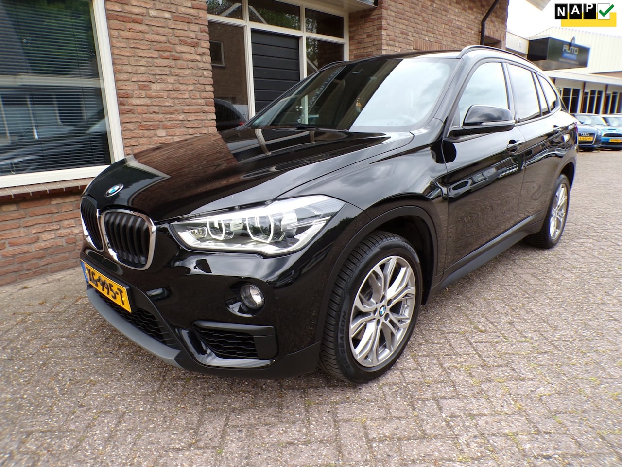 BMW X1 - SDrive18i Executive Automaat / Navi - AutoWereld.nl