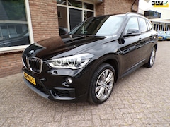 BMW X1 - SDrive18i Executive Automaat / Navi
