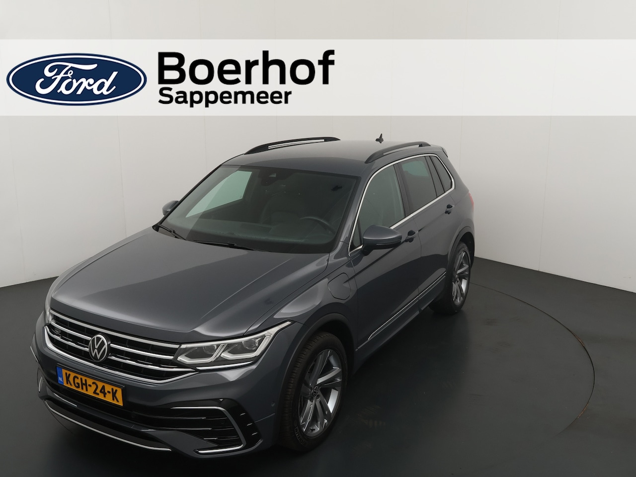 Volkswagen Tiguan - 1.4 TSI eHybrid 204 pk R-Line Business+ | Trekhaak | Leder | IQ-LED | Adapt. cruise | El. - AutoWereld.nl