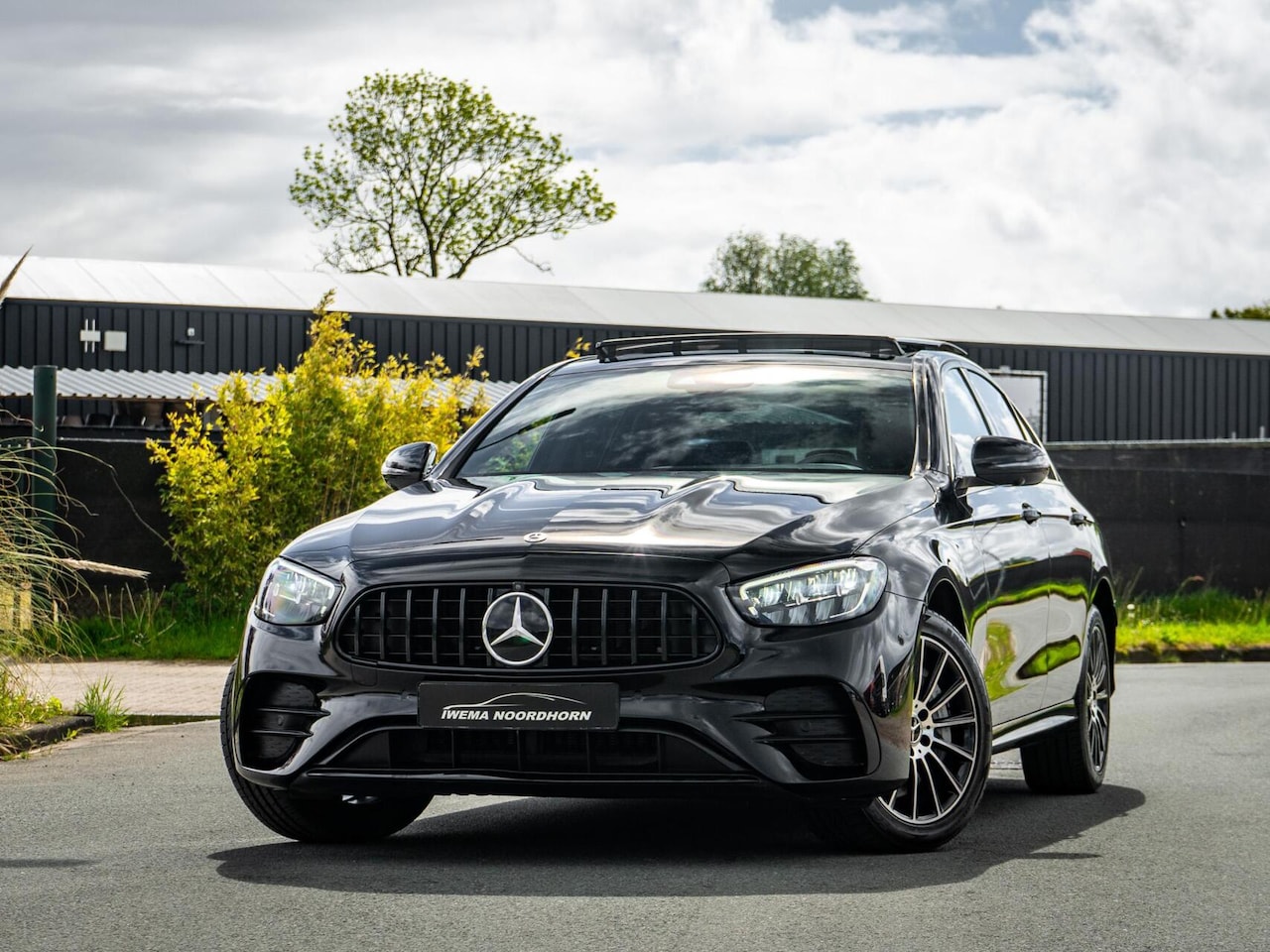 Mercedes-Benz E-klasse - 300 e 4MATIC AMG Line |Panoramadak|Burmester|Nightpakket|Camera 360°|Dodehoek assis.|Stoel - AutoWereld.nl