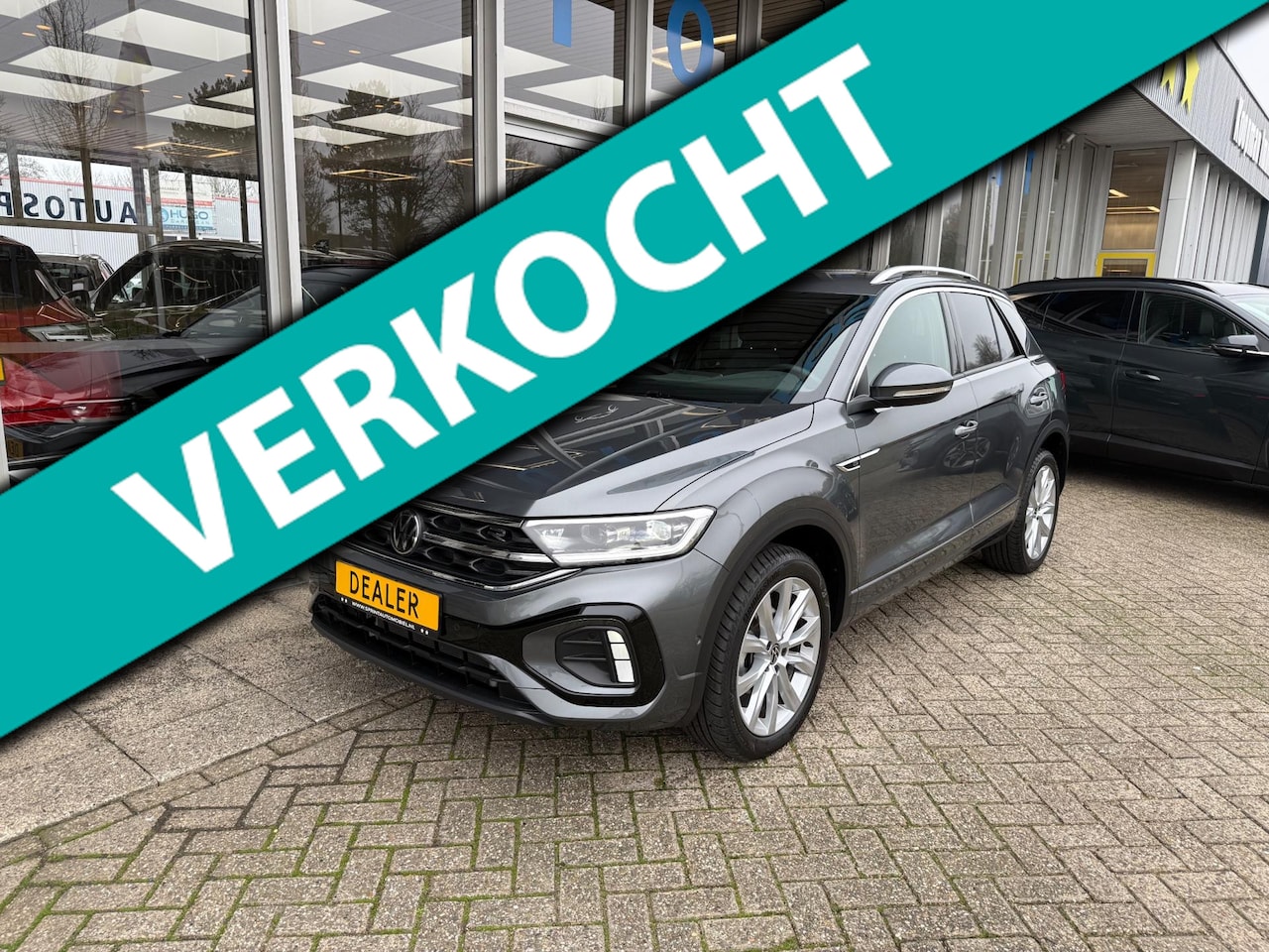 Volkswagen T-Roc - 1.5 TSI R-Line Business 150PK / ACHTERUITRIJCAMERA / CARPLAY - AutoWereld.nl