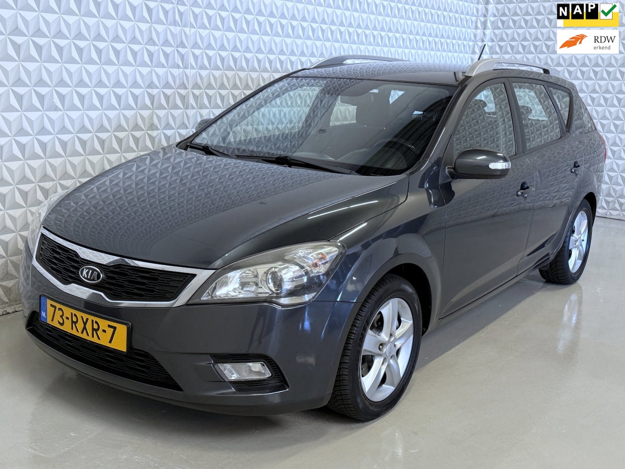 Kia Cee'd Sporty Wagon - 1.6 CVVT X-ecutive / AUTOMAAT (2011) - AutoWereld.nl