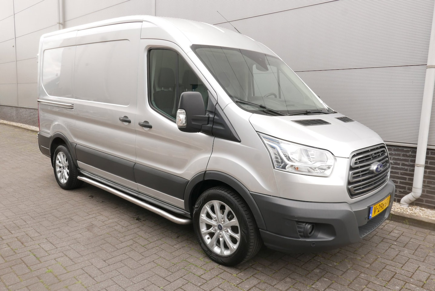 Ford Transit - 310 2.0 TDCI 131 PK L2H2 Trend AIRCO,NAVI,CAMARA,TREKHAAK. - AutoWereld.nl