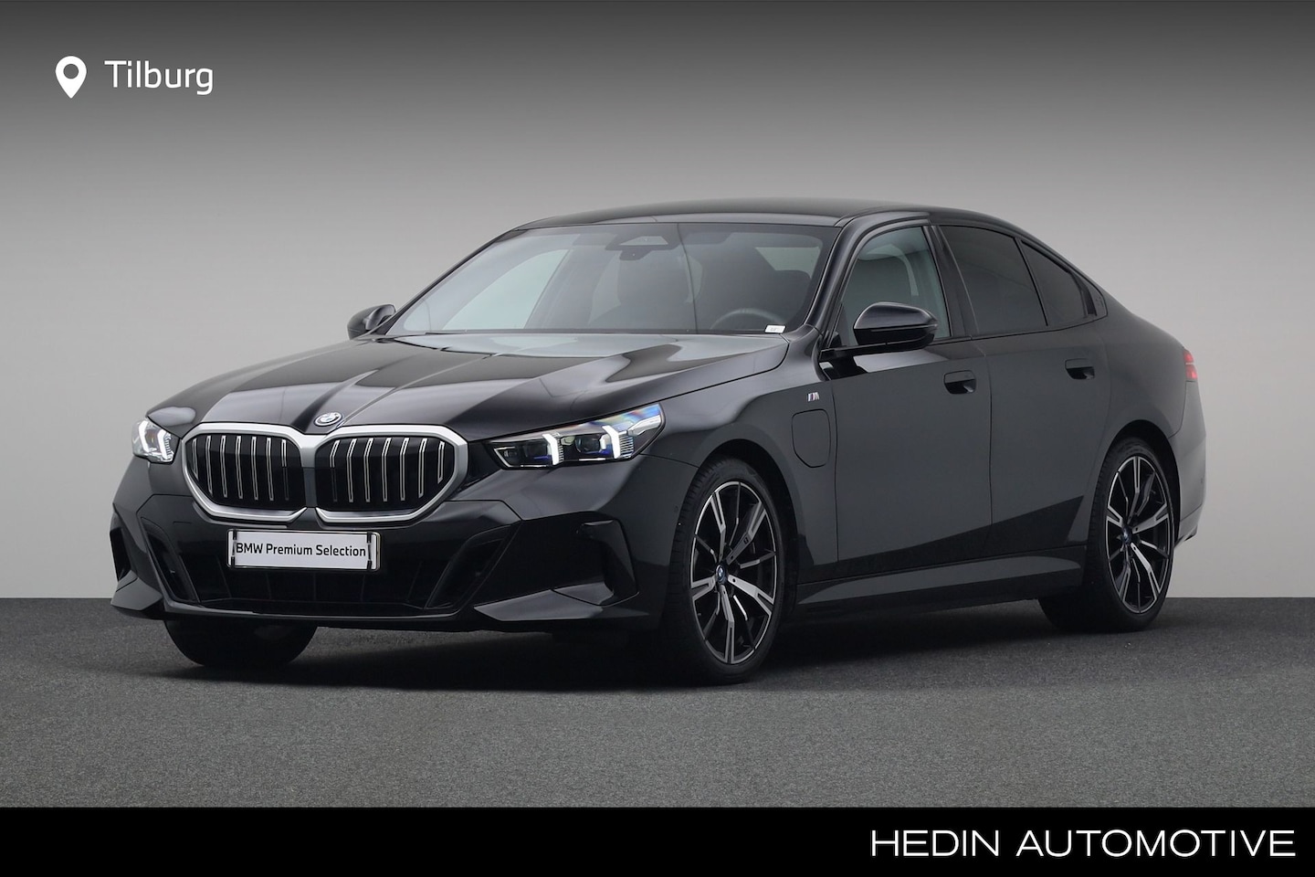 BMW 5-serie - 530e M Sport Edition | Achteruitrijcamera | Glazen Panoramadak | PDC Voor/Achter | M Sport - AutoWereld.nl