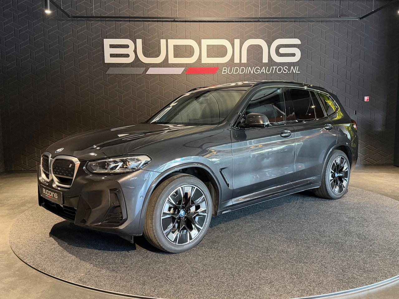 BMW iX3 - High Exe 80 kWh | M-sport | Camera | Pano - AutoWereld.nl