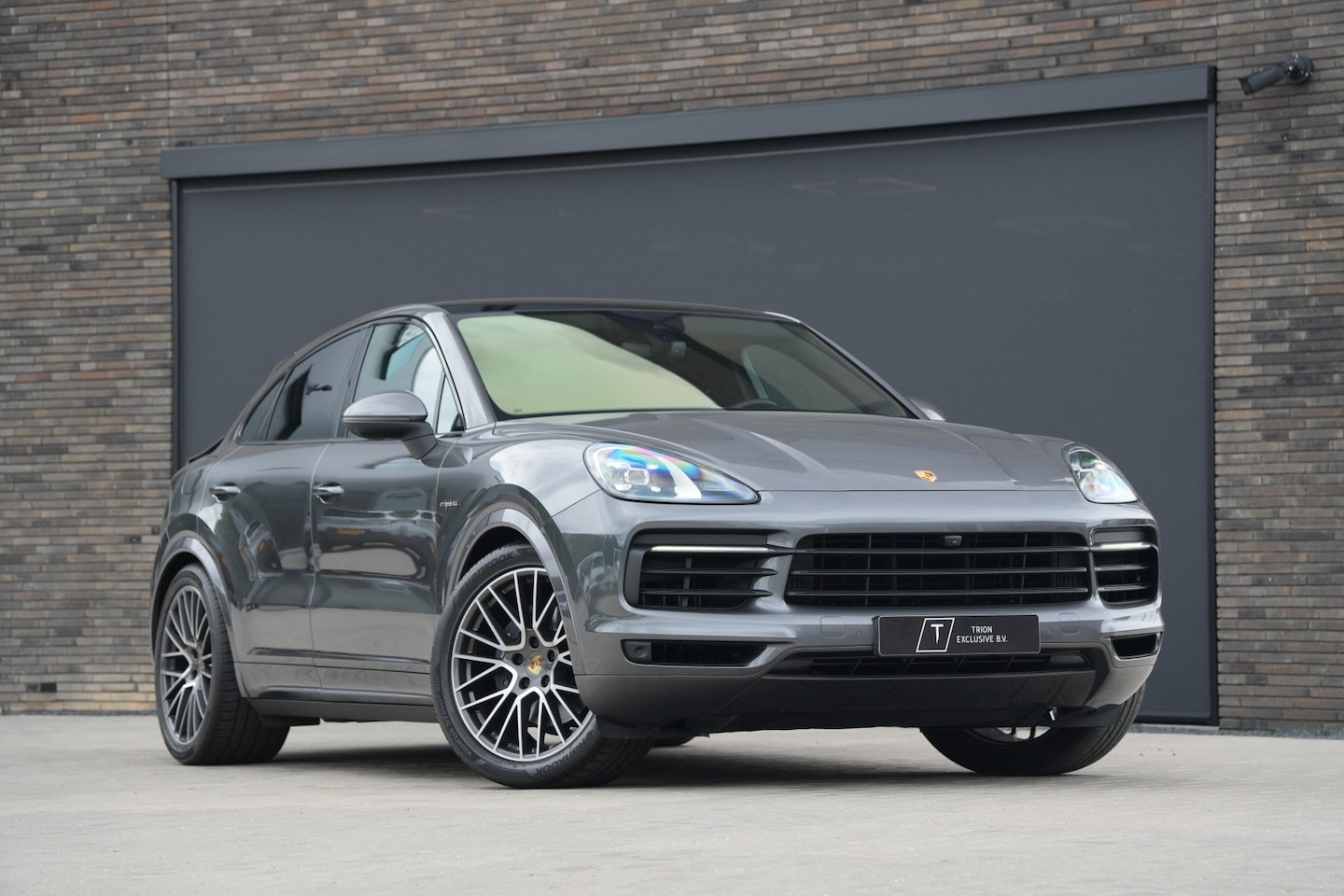 Porsche Cayenne Coupé - 3.0 E-Hybrid | Luchtvering | Sport Chrono | 360 Camera | Adapt Sportstoelen | Leder | Carp - AutoWereld.nl