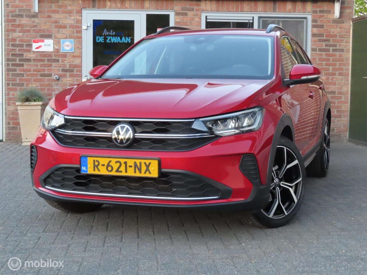 Volkswagen Taigo - 1.0 TSI Life Business|18 inch|Parkeersensor V/A|Climatronic|Carplay. - AutoWereld.nl