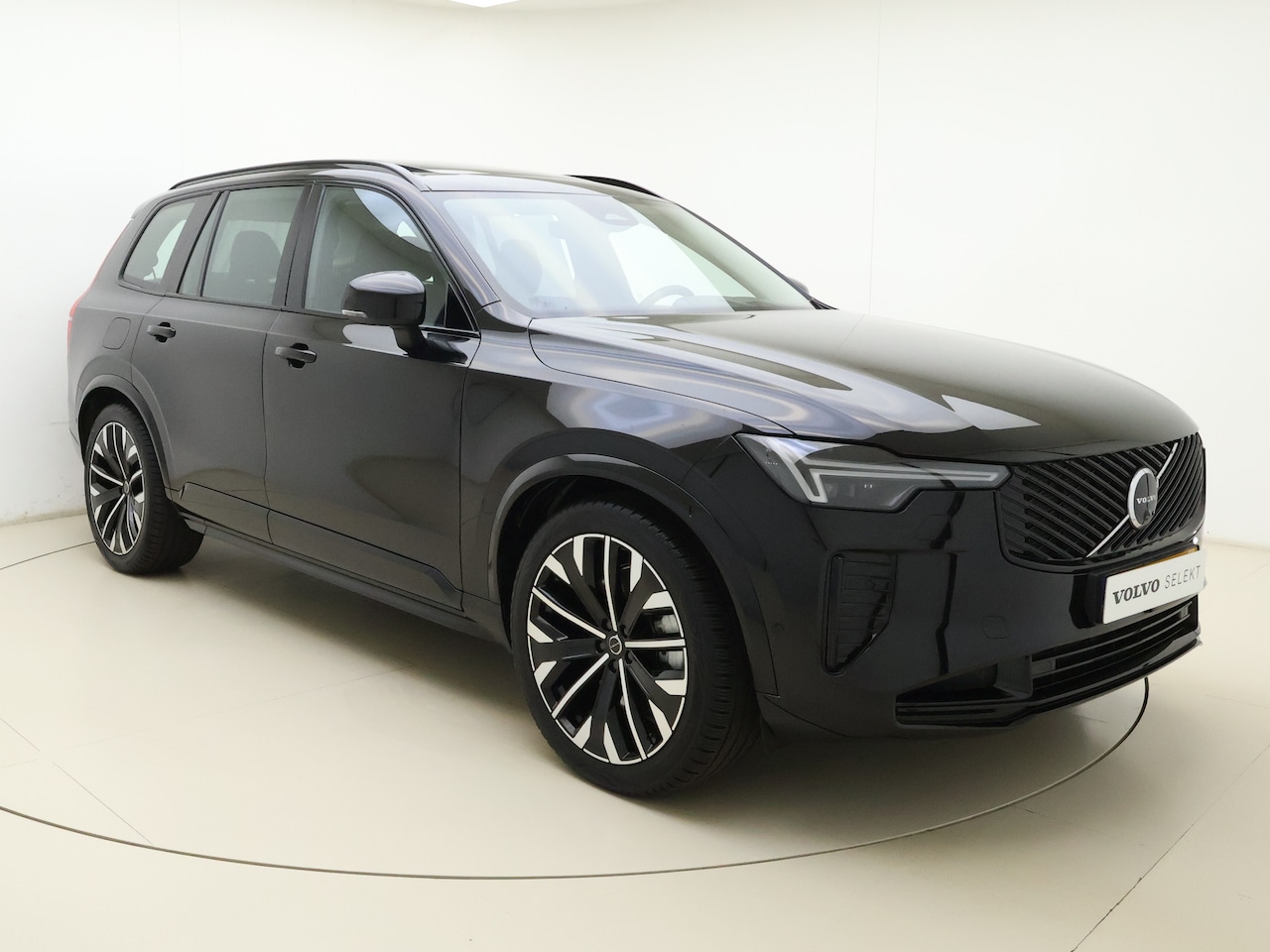 Volvo XC90 - T8 Plug-in hybrid AWD Ultra Dark | Schuif\kantel dak | B & W Audio | Voorstoelen verwarmd - AutoWereld.nl