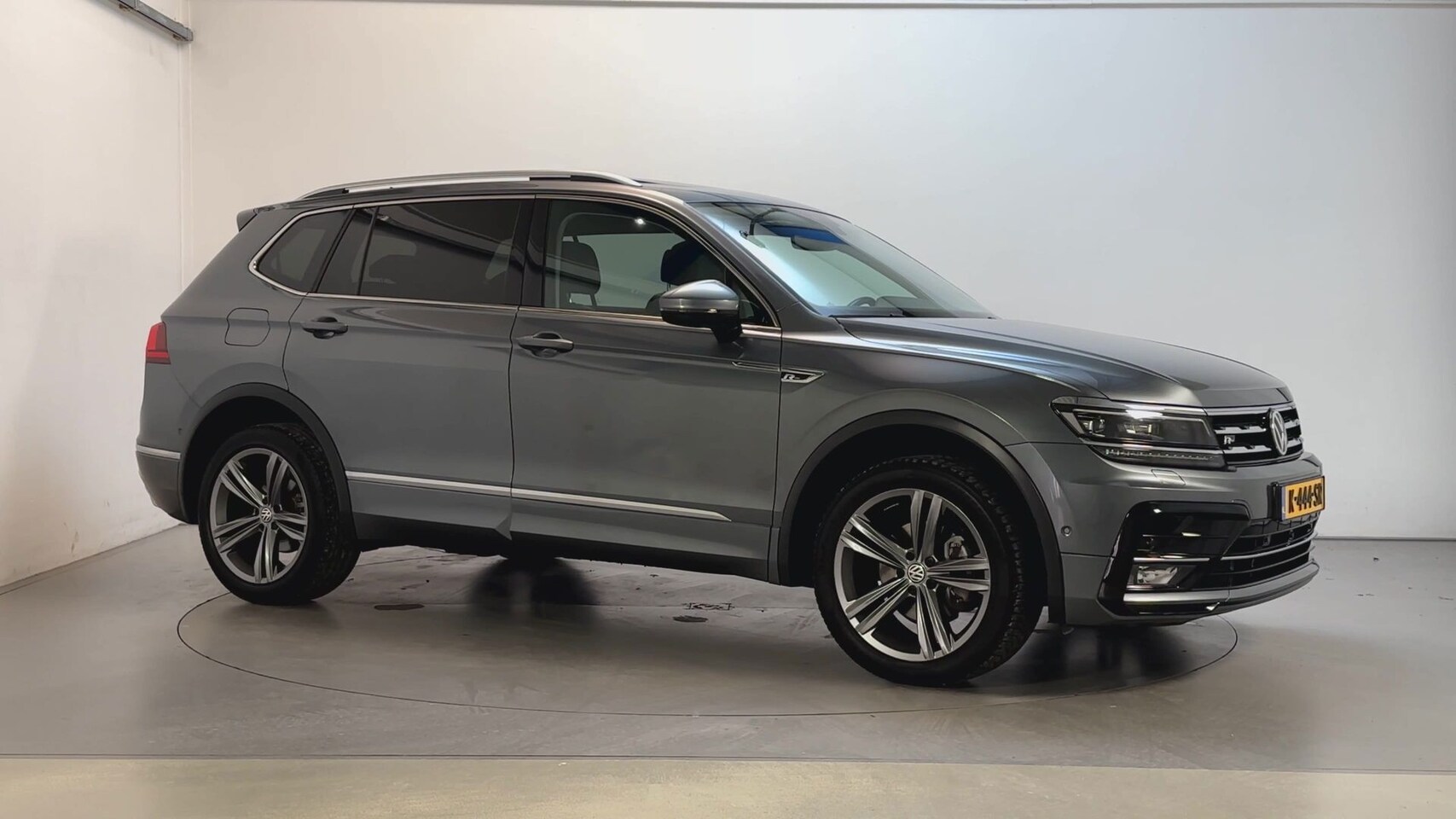 Volkswagen Tiguan Allspace - 1.5 TSI 150pk DSG Highline Business R 7p. Panoramadak Leder Camera Stoelverwarming Virtual - AutoWereld.nl