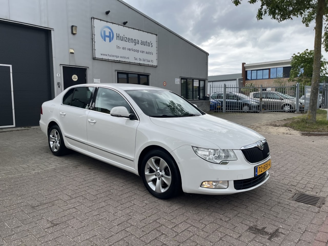 Skoda Superb - 1.6 TDI Greenl| SEDAN| CLIMA!| Zeer mooi! - AutoWereld.nl