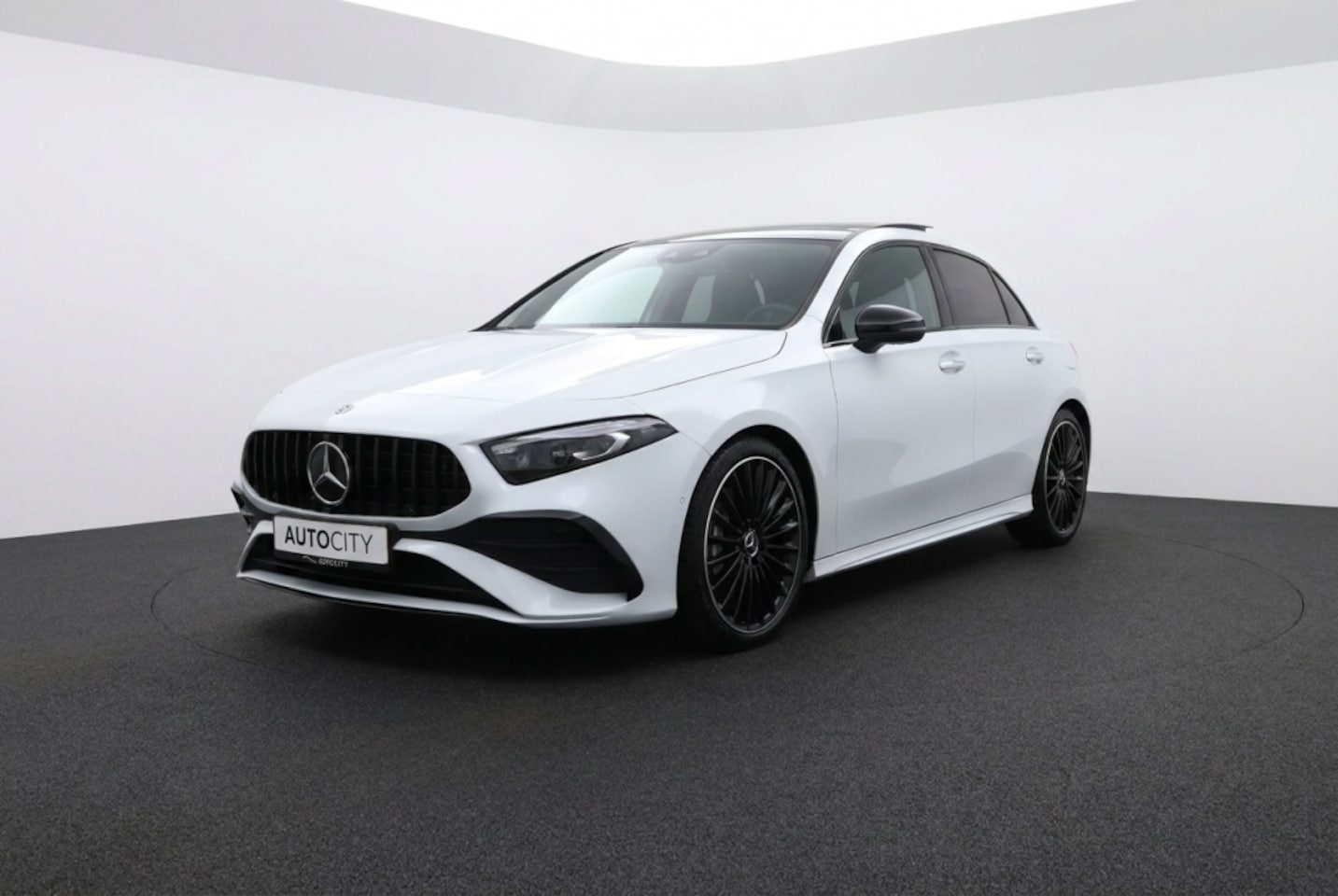Mercedes-Benz A-klasse - A 250 e A35 Uitgevoerd l Pano l HUD l MEMORY l VOL OPTIES - AutoWereld.nl