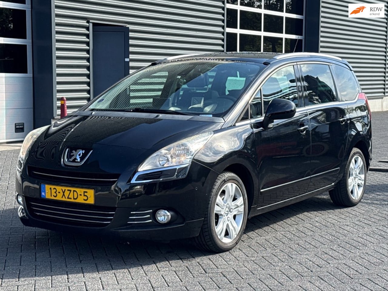Peugeot 5008 - 1.6 THP Blue Lease Executive 7persoons, navigatie, panoramadak, head up display - AutoWereld.nl