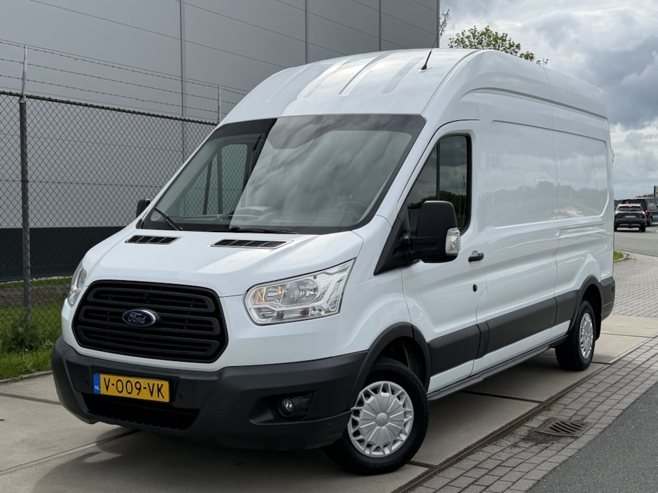 Ford Transit - 310 2.2 TDCI 101PK L3H2 / Radio / NW APK / BTW - AutoWereld.nl