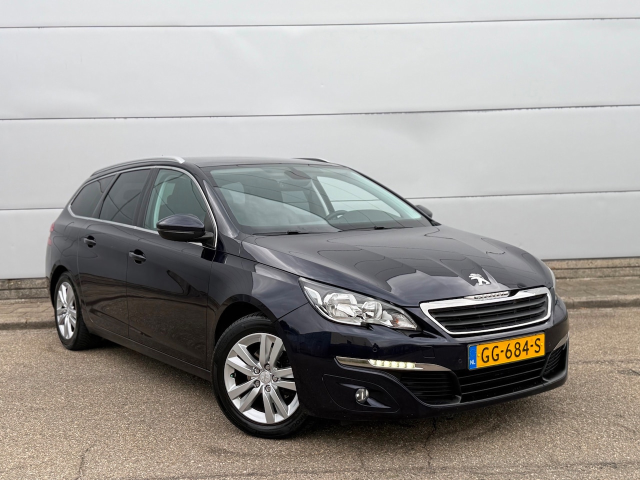 Peugeot 308 SW - 1.6 BlueHDI Executive Pack (bj 2015) LEER|ALCANTARA|PANO|CAMERA - AutoWereld.nl
