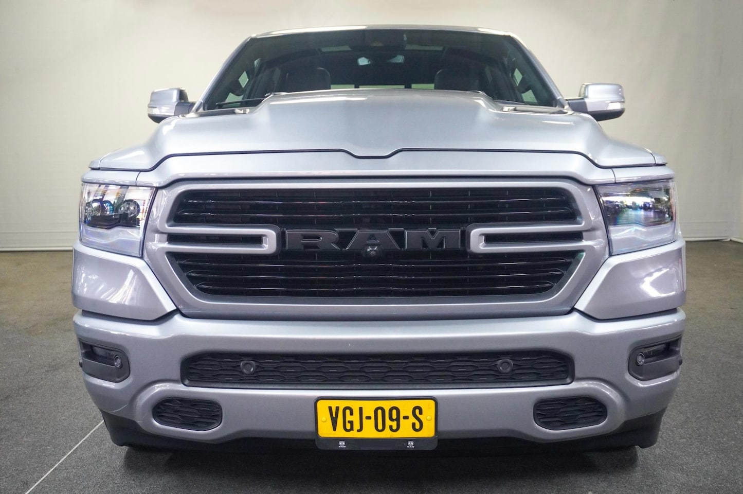 Dodge Ram 1500 - 5.7 V8 4x4 Crew Cab Rebel 5.7 V8 4x4 Crew Cab Rebel - AutoWereld.nl