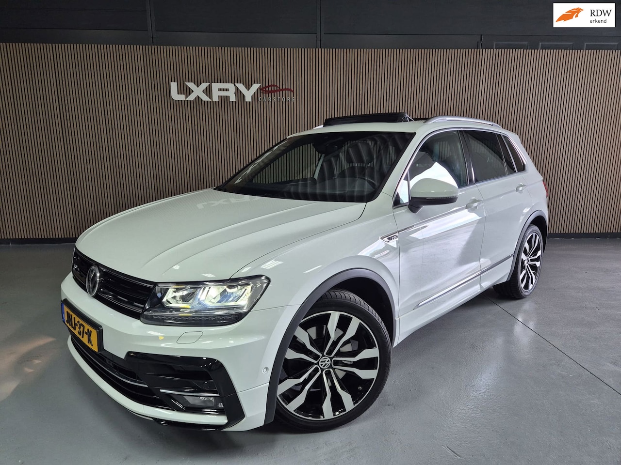 Volkswagen Tiguan - 2.0 TSI 4Motion Highline Business R-Line | Navi | Clima | Pano | 360 Camera | - AutoWereld.nl