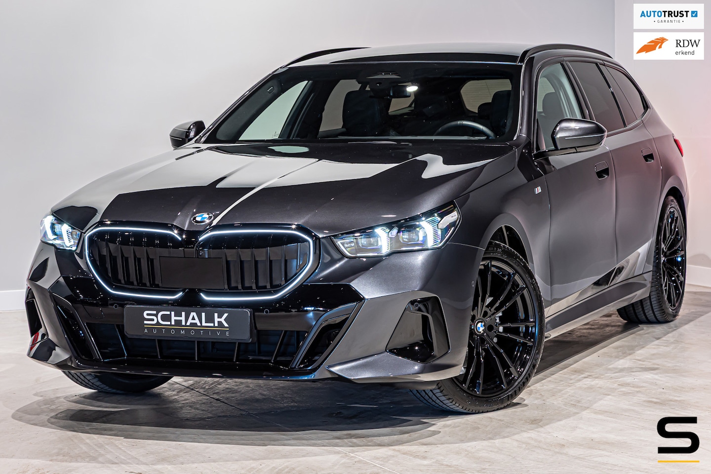 BMW 5-serie Touring - 520i|M-sport|Pano|H&K|Fis €68.000|1e eig - AutoWereld.nl