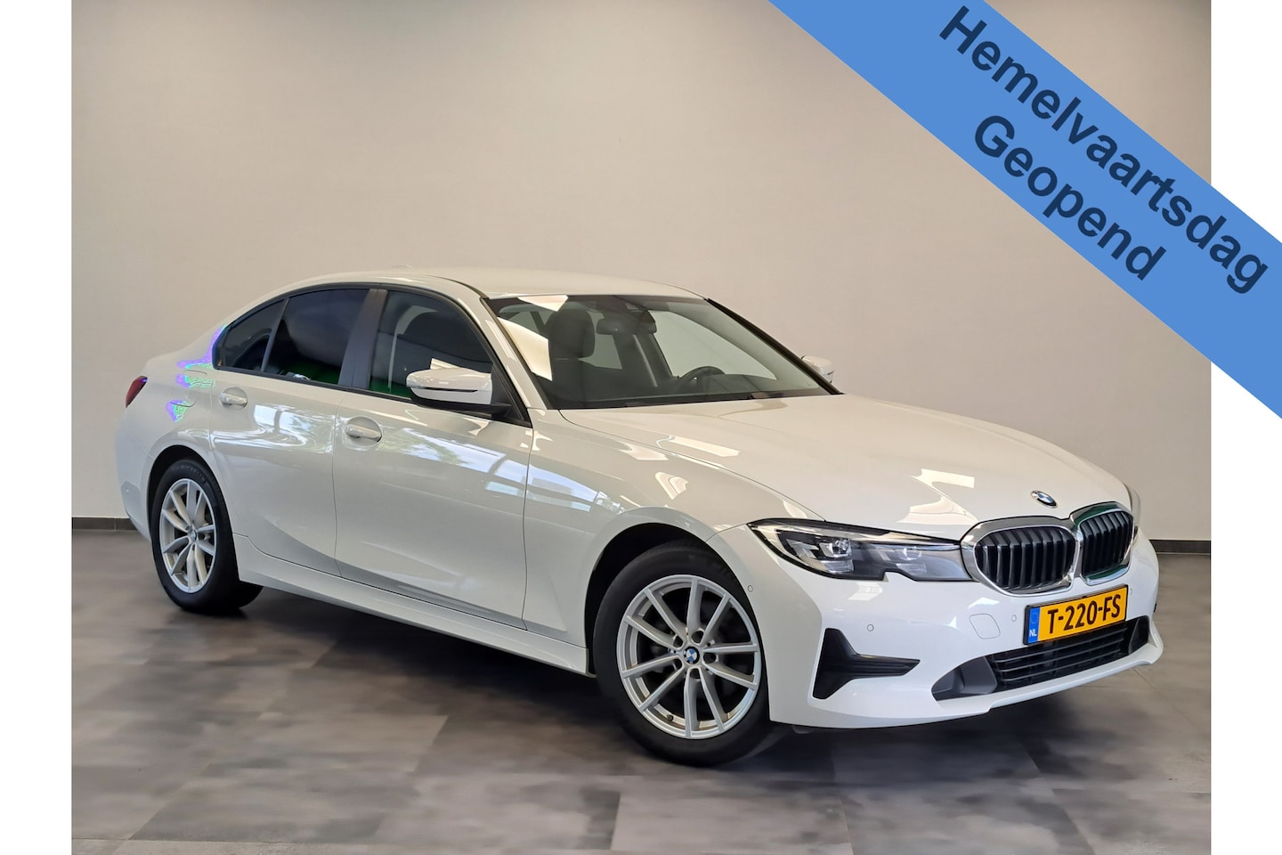 BMW 3-serie - 318i Executive Navigatie Clima Cruise PDC LM 157 PK! * Hemelvaartsdag geopend van 12:00 to - AutoWereld.nl