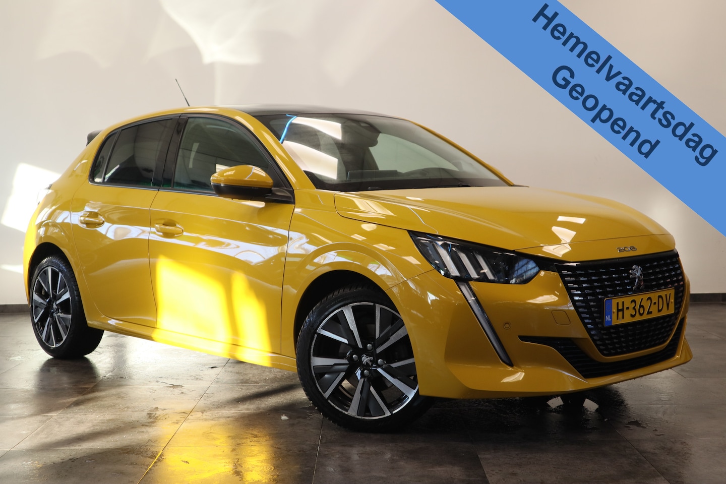 Peugeot 208 - 1.2 PureTech Allure Panoramadak Navigatie Full-led * Hemelvaartsdag geopend van 12:00 tot - AutoWereld.nl
