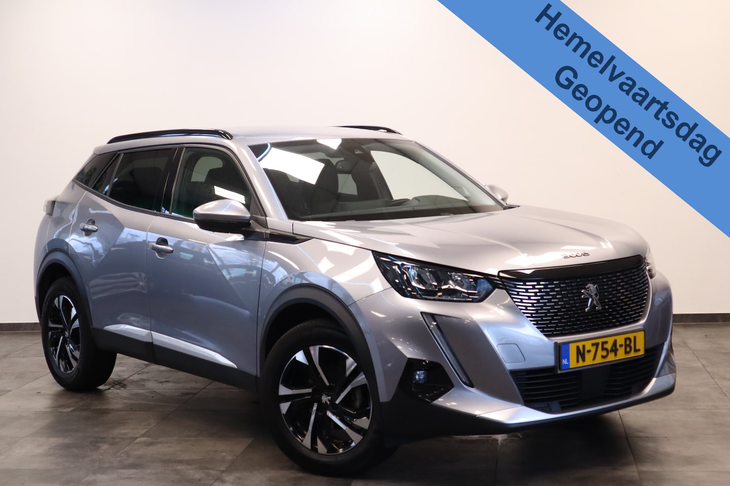 Peugeot 2008 - 1.2 PureTech Allure Pack PDC Parkeerhulp Stoelverw LED * Hemelvaartsdag geopend van 12:00 - AutoWereld.nl
